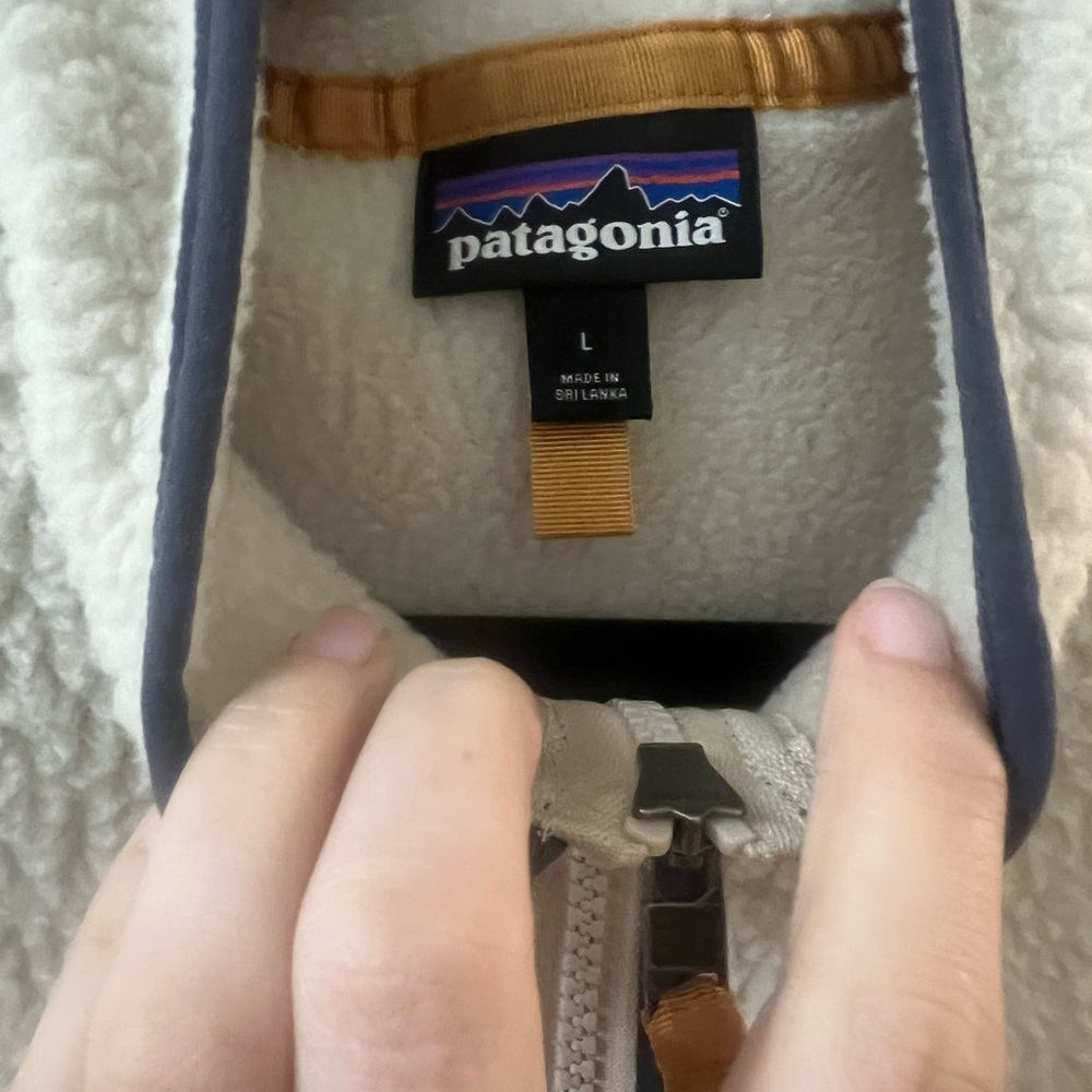Patagonia Women’s Retro Pile Vest - Cream and Navy - Picture 2 of 4